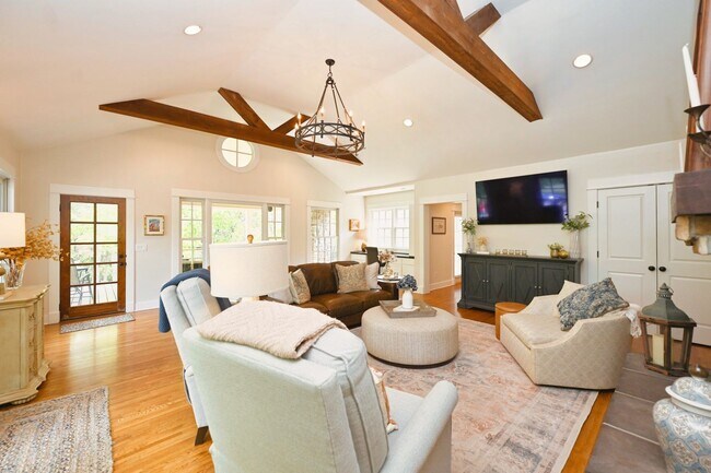 Building Photo - **RARE BRENTWOOD FIND, A MASTERCLASS IN ELEGANT SOUTHERN DESIGN**