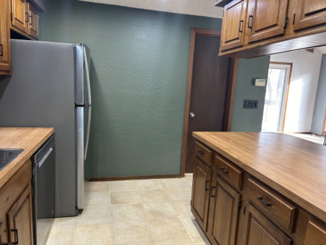 Building Photo - 2421 S Yellowstone St