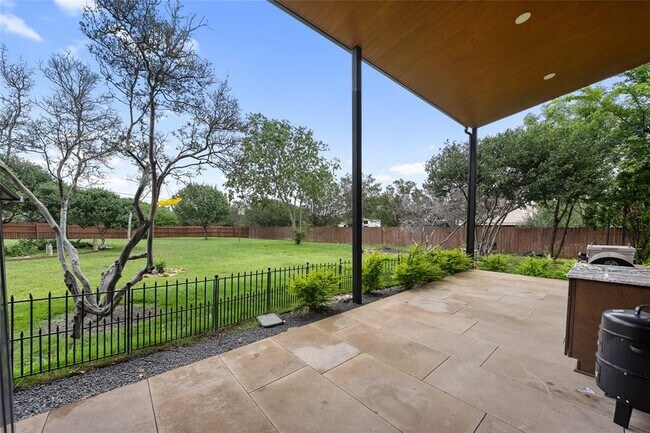 Building Photo - 301 Oak Ridge Rd