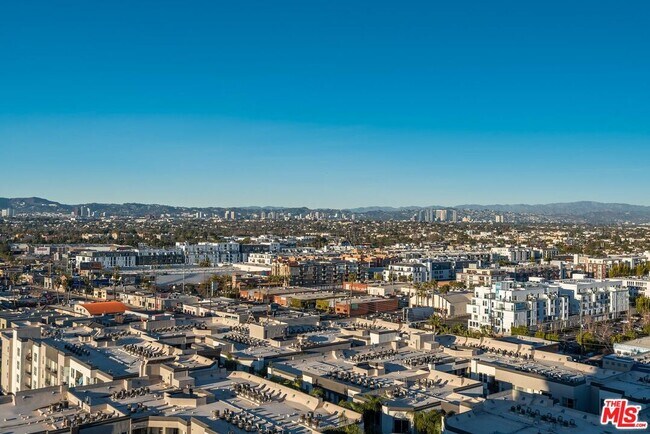 Building Photo - 13650 Marina Pointe Dr