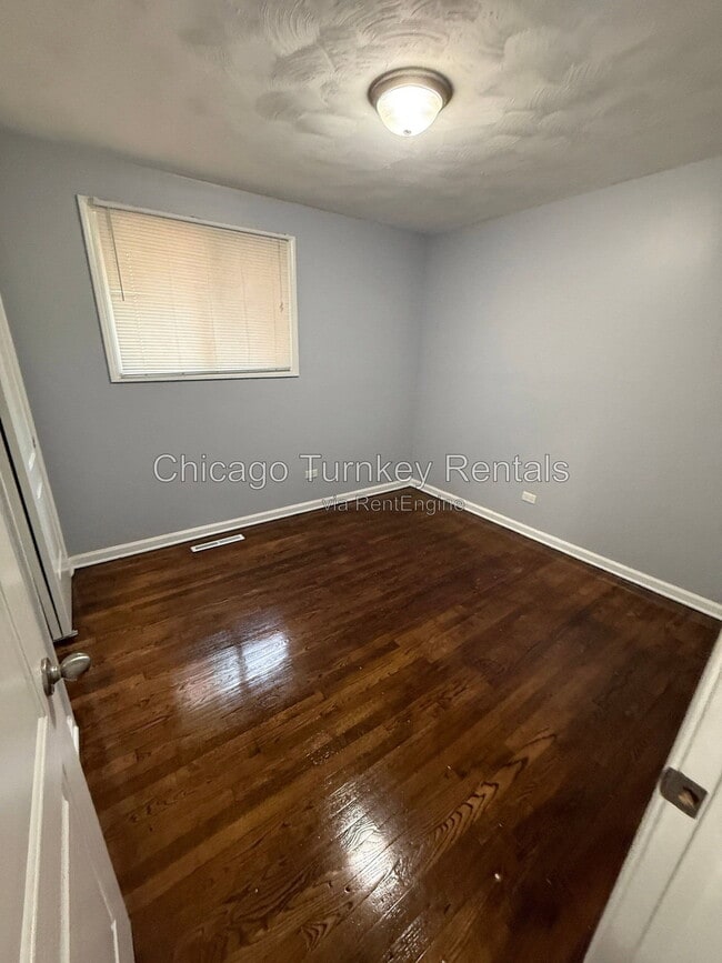 Building Photo - 14204 Woodlawn Ave