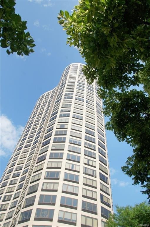Building Photo - 5000 Town Center Dr