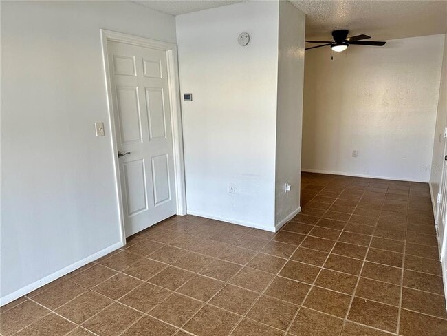 Building Photo - 946 N Lake Destiny Rd