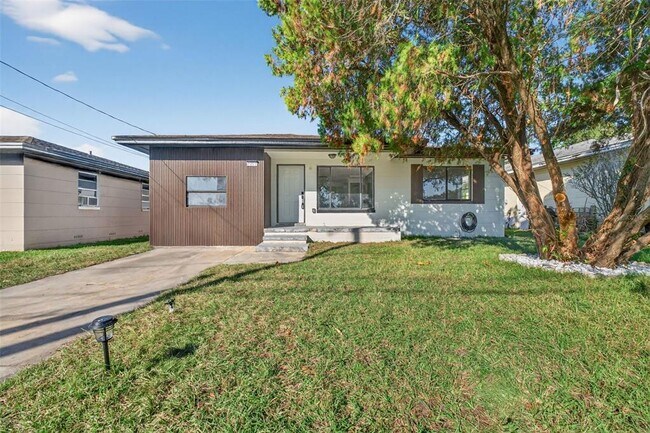 Building Photo - 2401 42nd St S