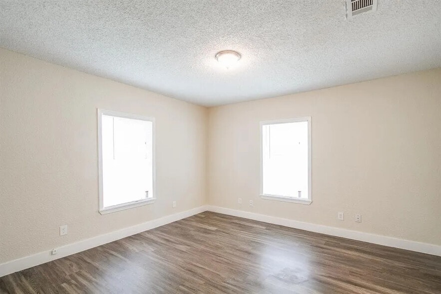 Building Photo - 1019 Carolyn Ct