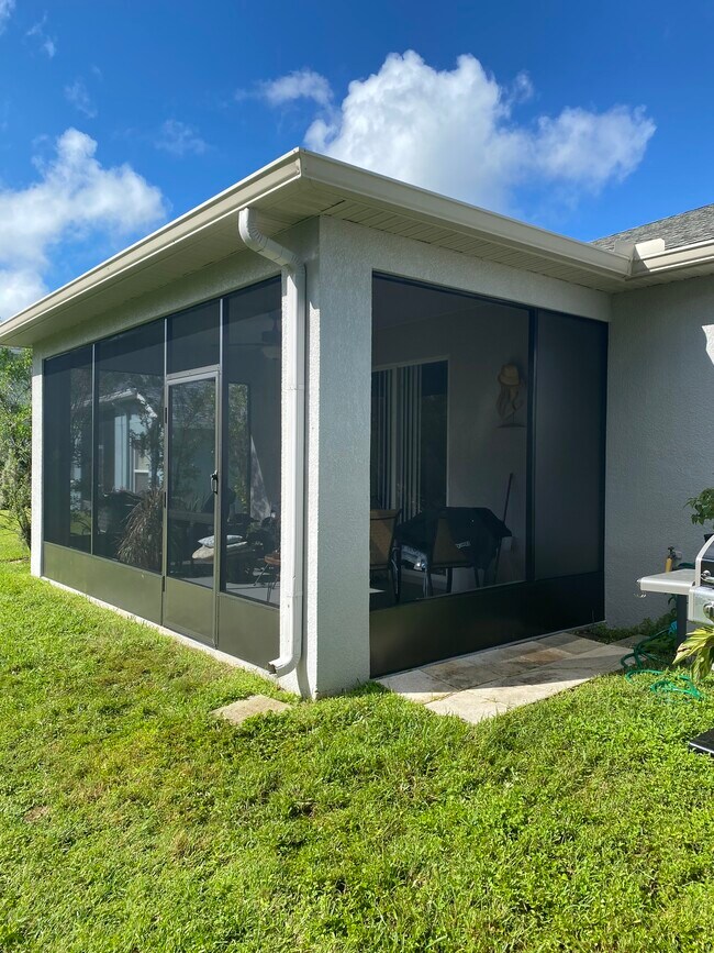 Building Photo - 20205 Merry Oak Ave