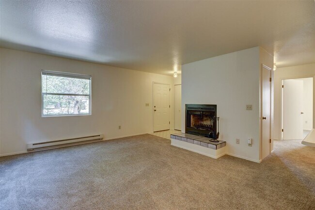 Building Photo - 325 S Virginia St