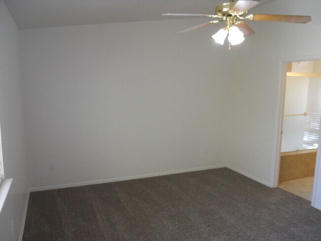 Building Photo - ALL PROSPECTIVE TENANTS MUST SUBMIT A $58 ...