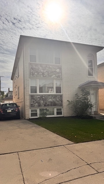 Building Photo - 5517 W Windsor Ave