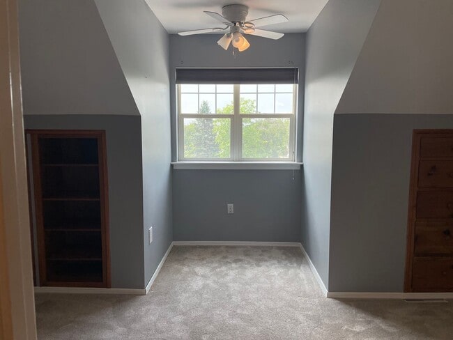 Building Photo - Luxury 3 Bedroom, 1.5 Bathroom End of Row ...