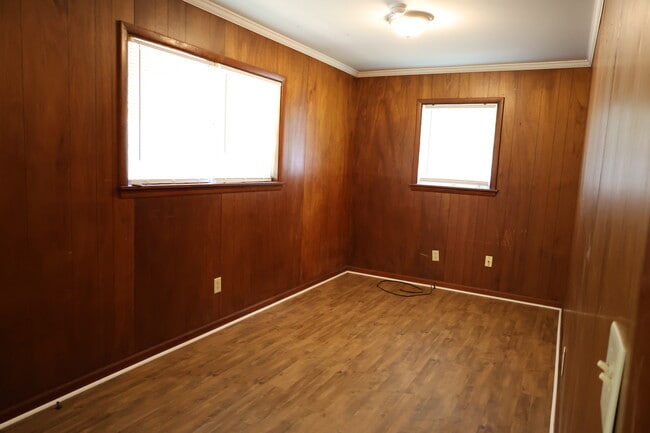 Building Photo - 101 Catherine Ave