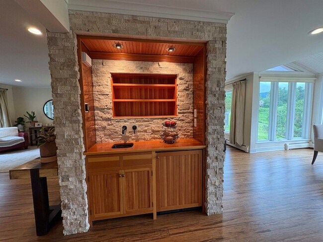 Building Photo - 111 Kestrel Ct