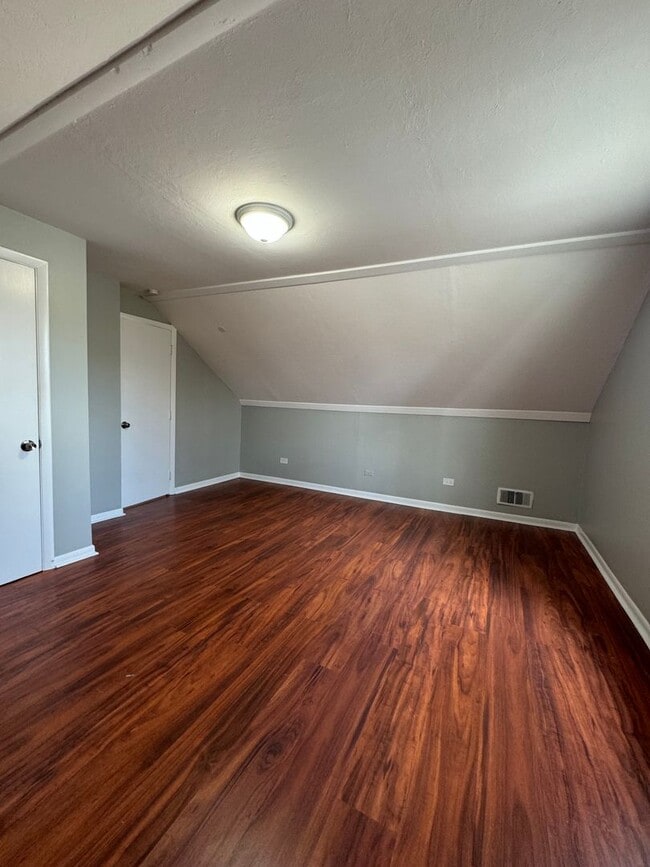 Building Photo - 2 Bedroom 1 Bathroom House in Calumet City...