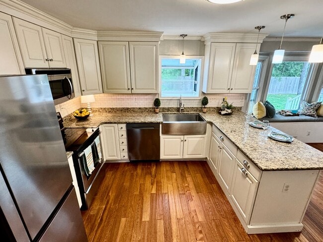 Building Photo - Ready NOW! A Spacious Home in Beautiful Pi...