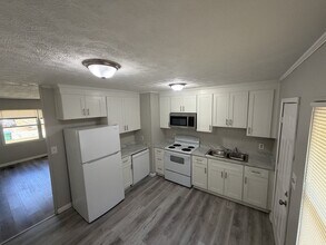 Building Photo - 657 Aubrey Dr