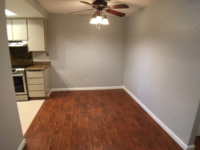 Dinning Room - 274 Shadow Run Dr