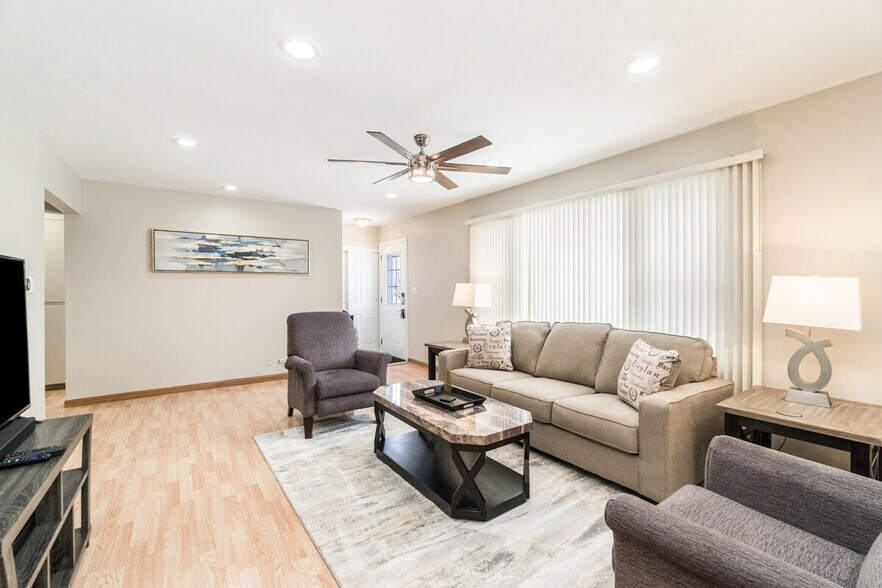 Building Photo - 920 Apple St