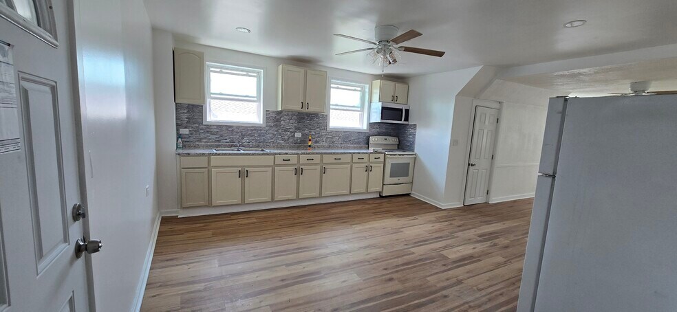 Primary Photo - 145 N 21st Ave