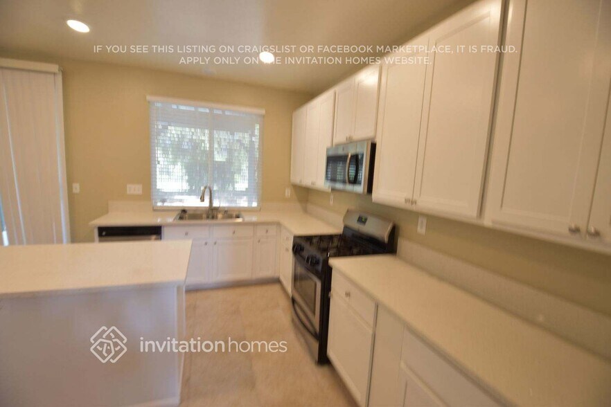 Building Photo - 41085 Chaco Canyon Rd