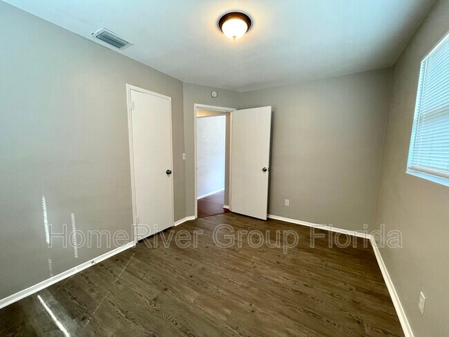 Building Photo - 10925 71st Ave
