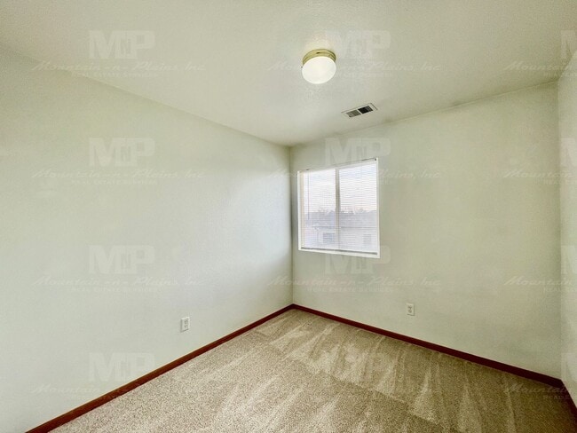 Building Photo - 3380 Saratoga St