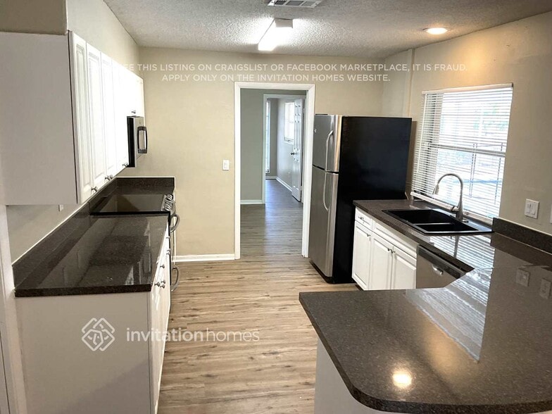 Building Photo - 2989 Kenilwick Dr S