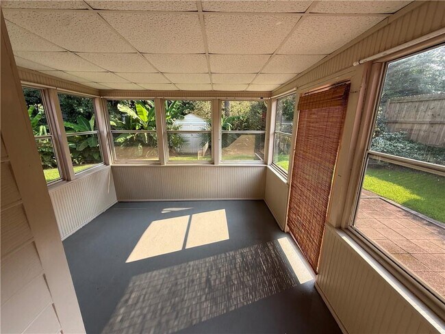 Building Photo - 3897 Saddlecreek Dr