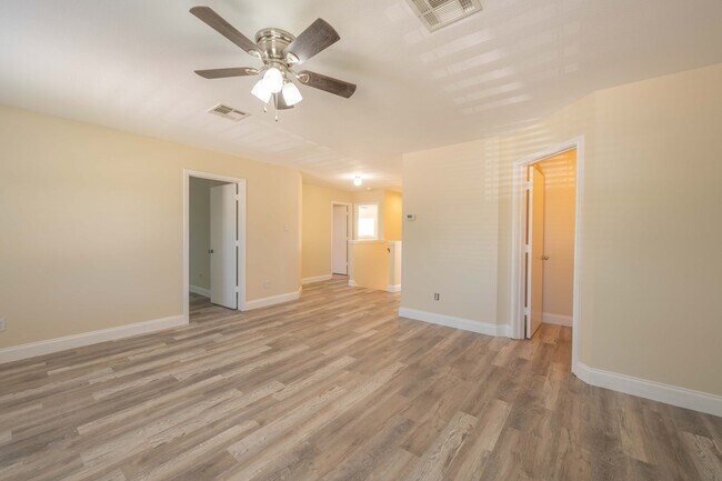 Building Photo - 529 W Metcalfe St