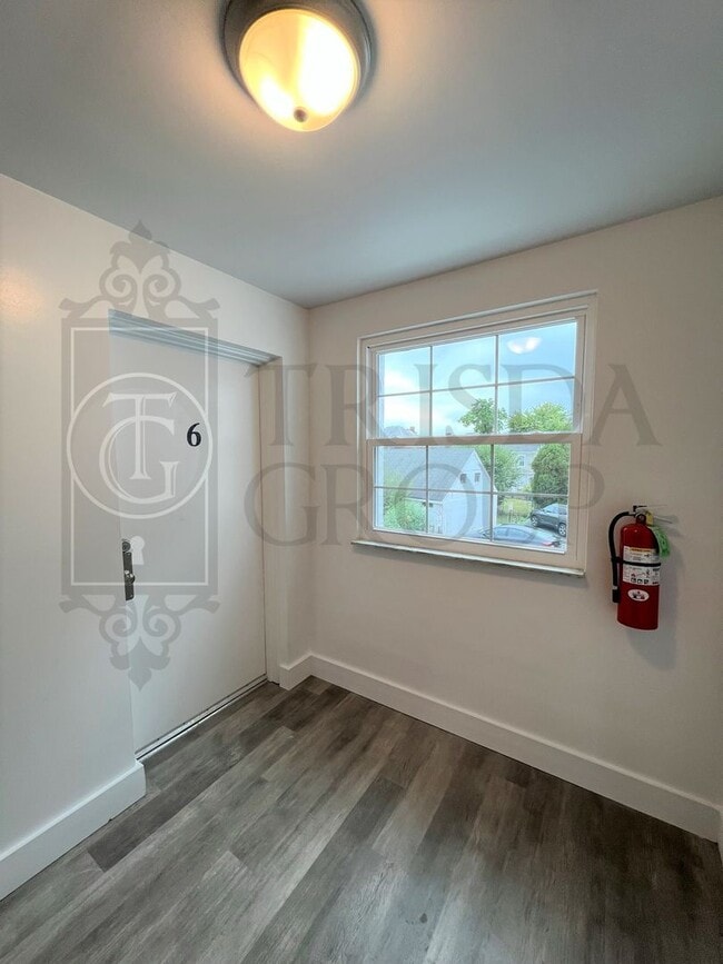 Building Photo - 119 Rothesay Ave