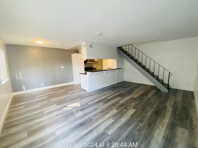 Building Photo - Cozy 2 Bedroom Townhome