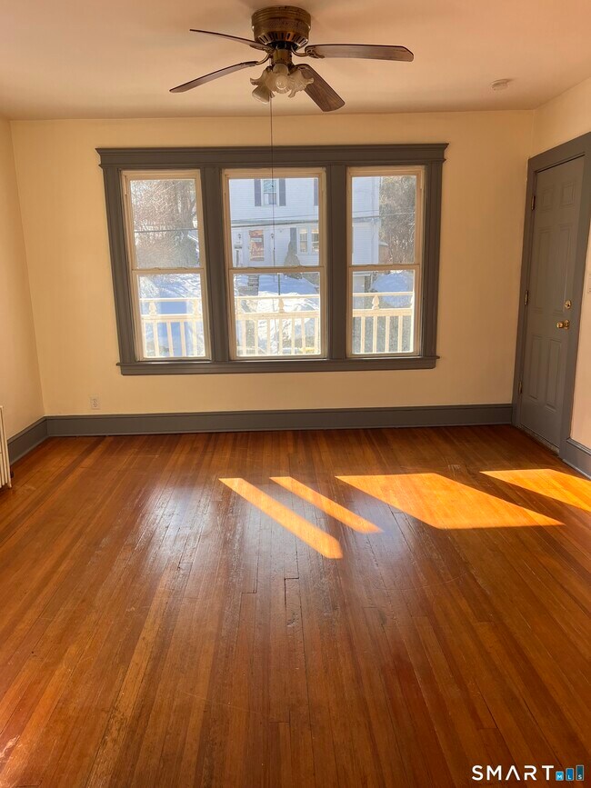 Building Photo - 337 Wilson St