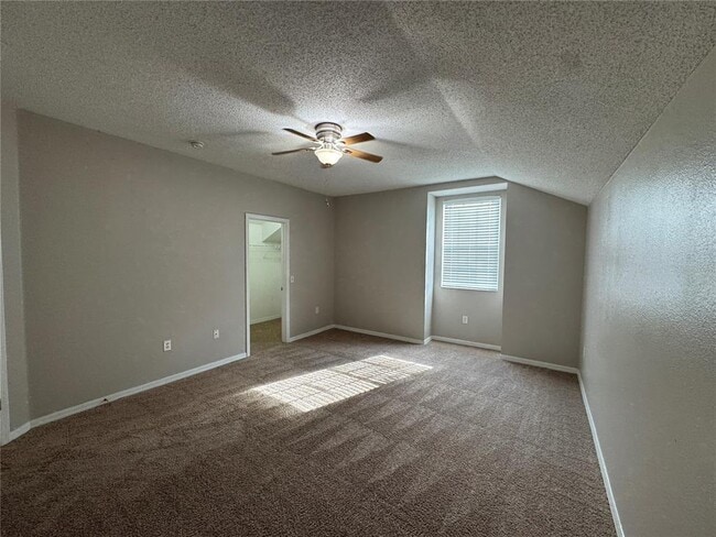 Building Photo - 539 Royal Ridge Dr