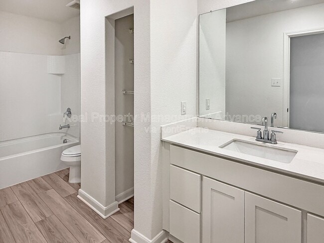 Building Photo - 303 Stone Ct