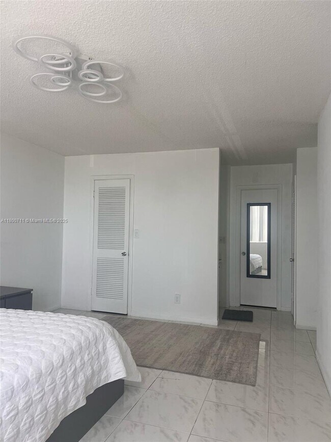 Building Photo - 3161 S Ocean Dr