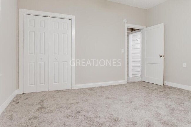 Building Photo - 1703 Pine St