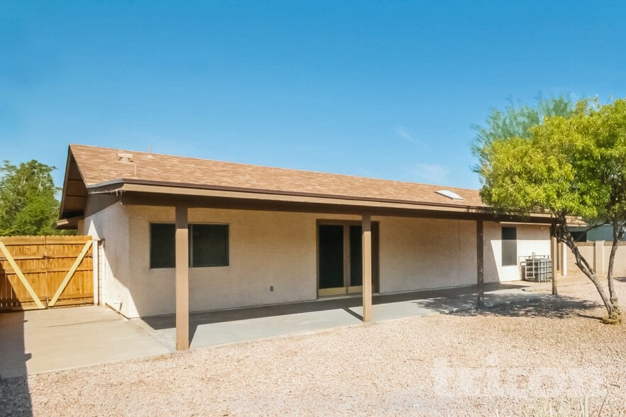 Building Photo - 2403 S Evergreen Rd