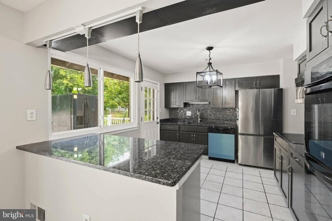 Building Photo - 808 E Franklin Ave