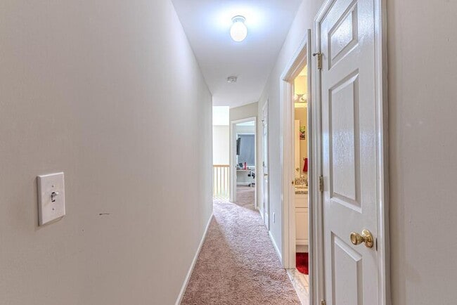 Building Photo - 305 Raymound Blvd