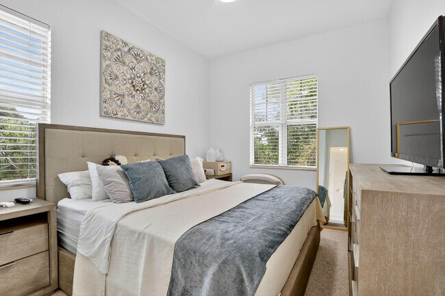 Building Photo - 6012 NW 116th Dr