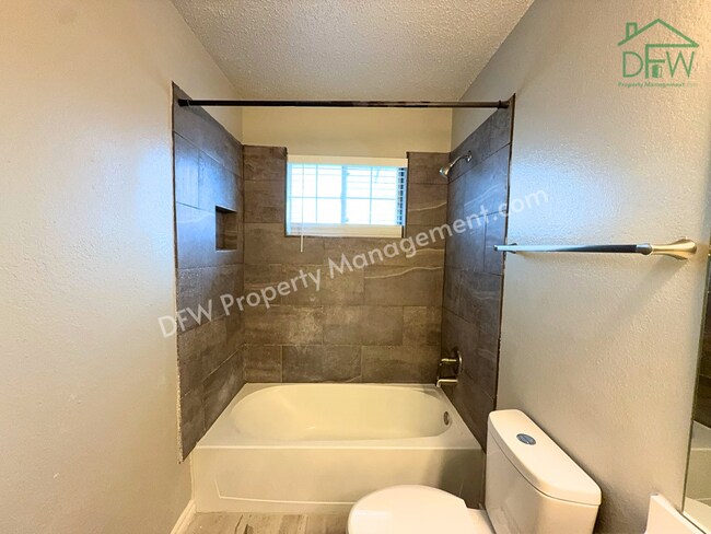 Building Photo - For Lease: Beautifully Remodeled 3-Bed Two-Story in Quiet DeSoto Neighborhood