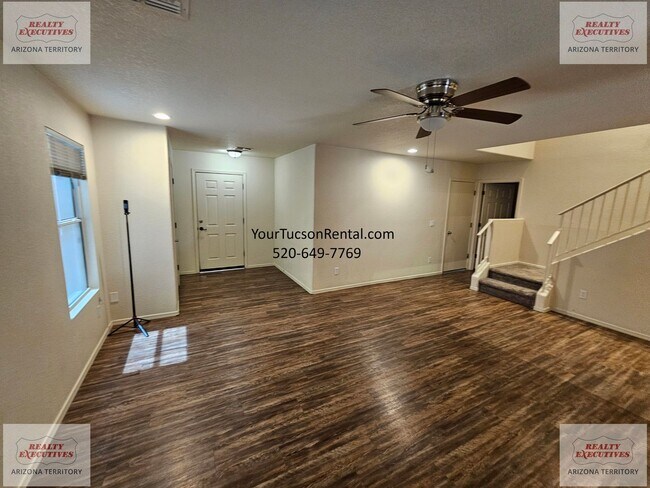 Building Photo - 3/2 & a Loft, AC off of River Road near Oracle Road