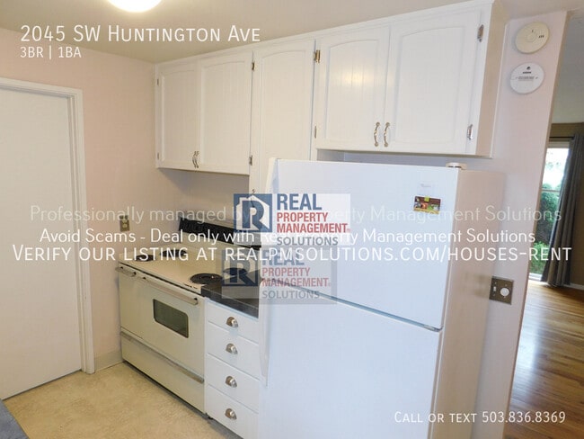 Building Photo - 2045 SW Huntington Ave