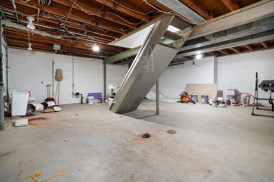 Building Photo - 235 McKinley St