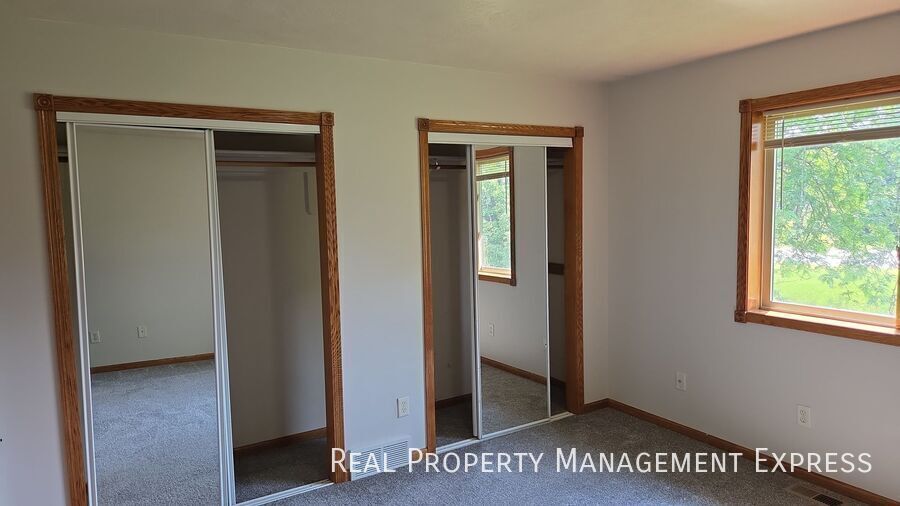 Building Photo - 3205 N Aurora Ave