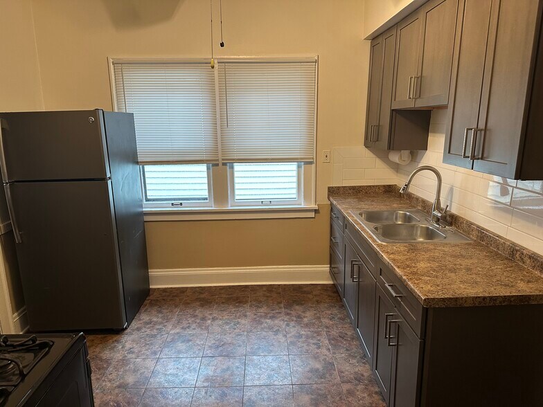 Kitchen 3 - 2039 Lewis Dr