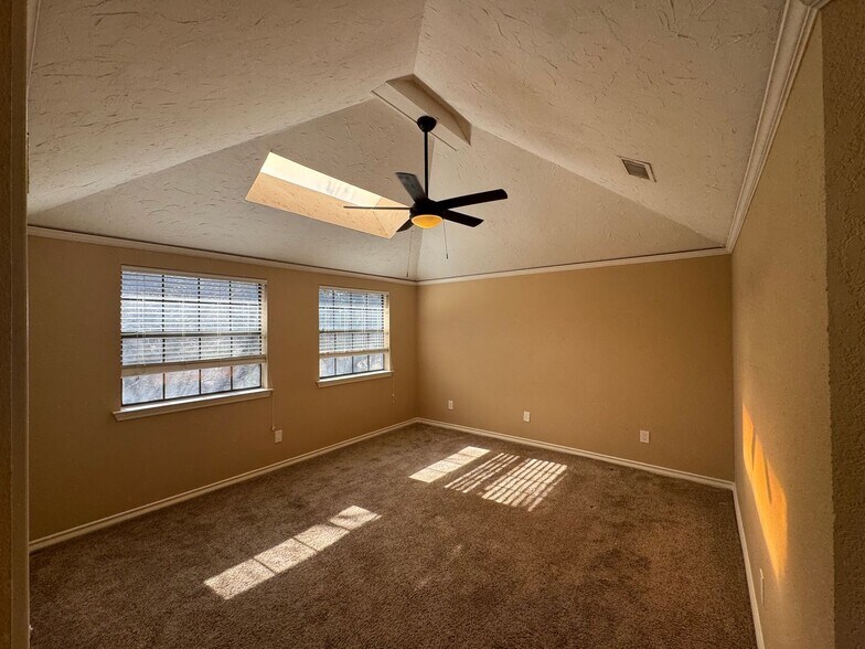 Building Photo - 3205 Ridge Cir