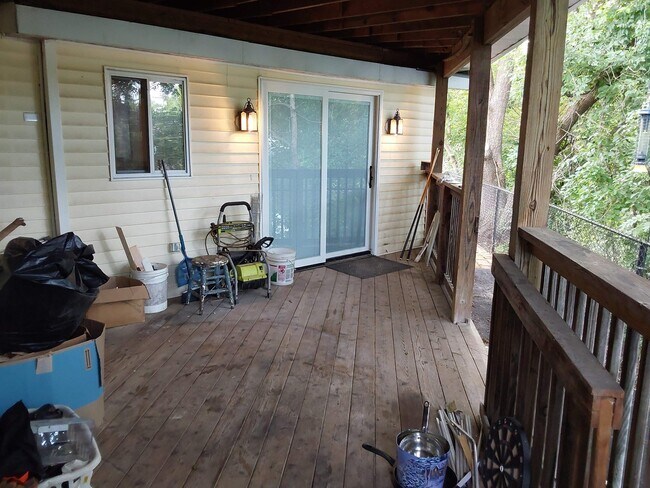 Building Photo - 151 Buck St