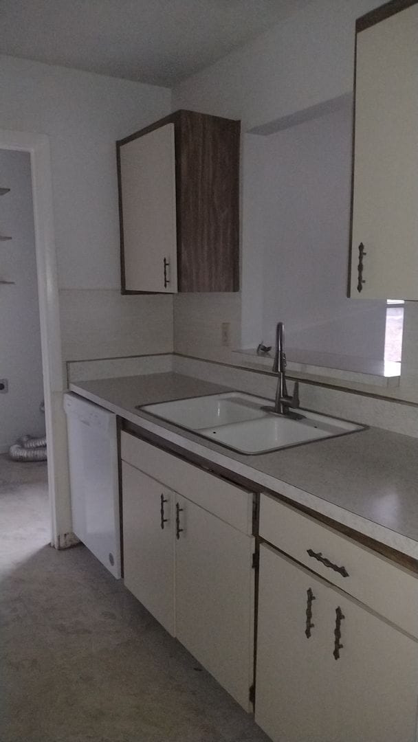 Building Photo - 3 Bedroom 1 Bath available in Marion Oaks