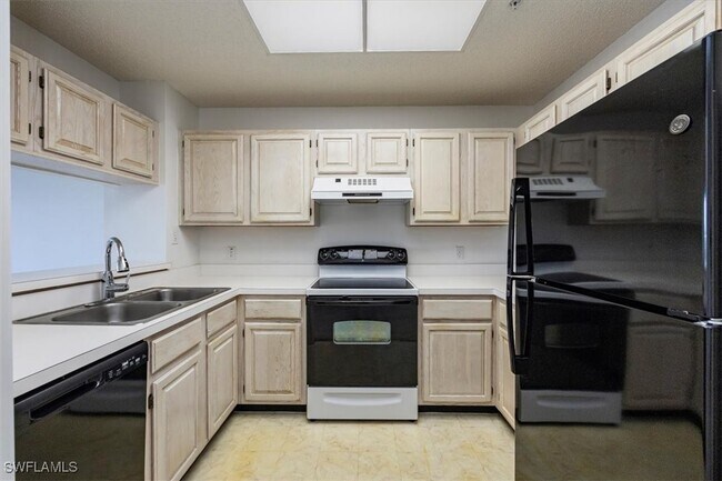 Building Photo - 900 Arbor Lake Dr