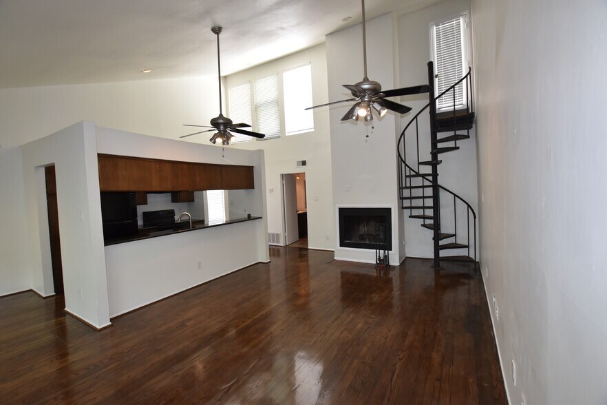 Building Photo - 6718 Eastridge Dr